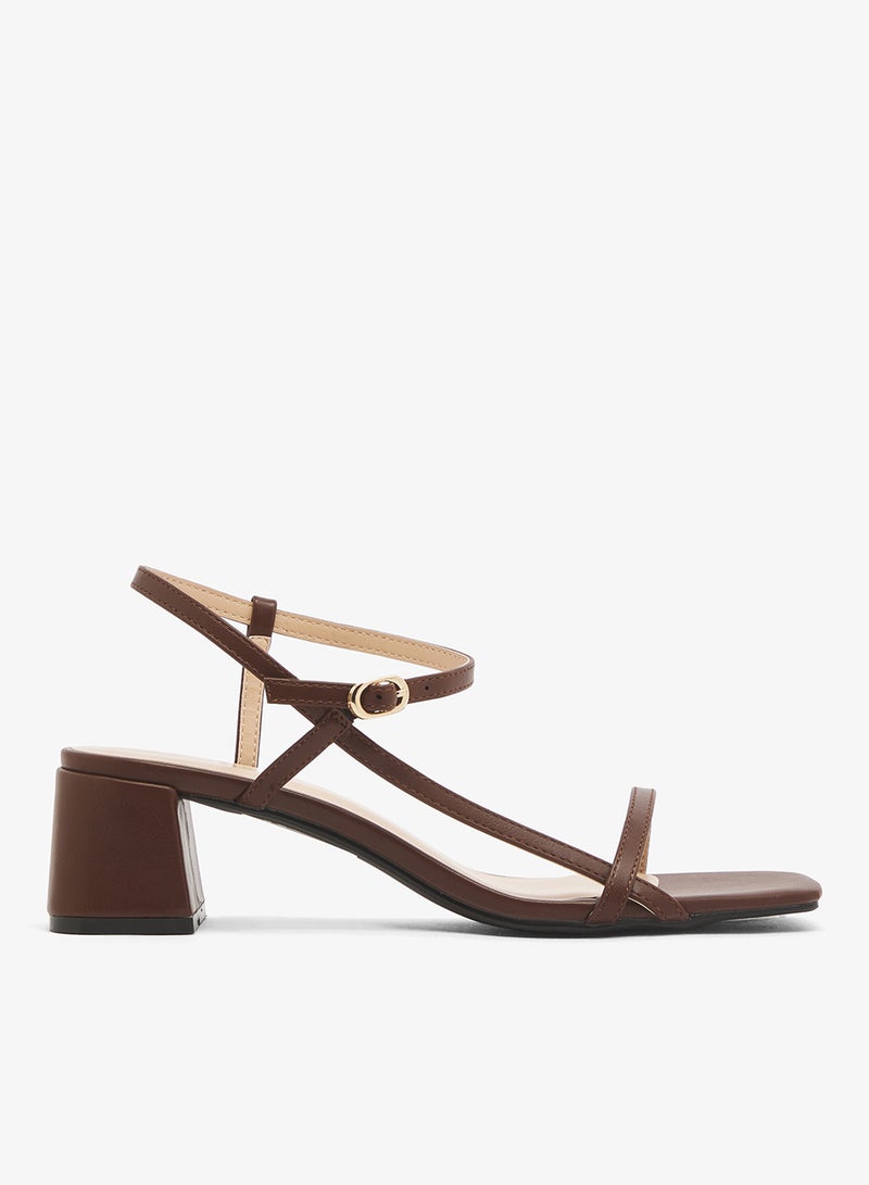 جلاموروس صنادل بكعب عريض منخفض بحزام للكاحل - Image 1